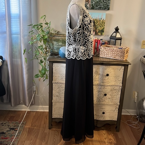 J KARA FLORAL BEADED FORMAL MAXI DRESS BLACK WHITE PLUS SIZE 16P NEW WITH TAGS - Picture 8 of 13